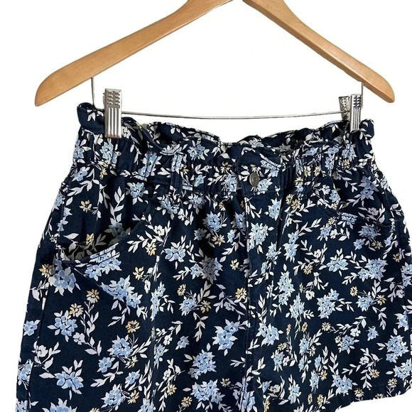 Time and Tru Floral Shorts Size 12 High Rise Ruffled Elastic Waist Mom Fit Blue - Picture 3 of 4